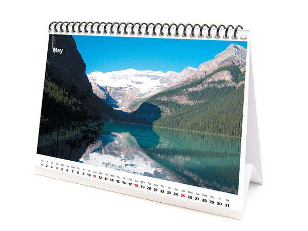kalendarz biurkowy zawiera 12 stron łączonych na spiralę metalową druk kalendarzy warszawa