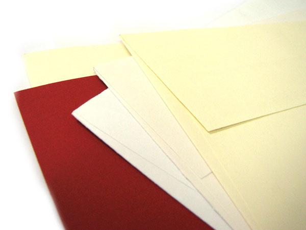 koperta w formacie DL bez nadruku lub wykonana z nadrukiem offsetowym albo cyfrowym w zależności od nakładu druk na kopertach drukarnia warszawa